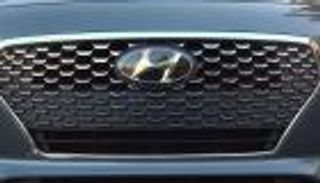 بالصور.. هيونداي تغازل المعجبين بطراز جديد من إلنترا