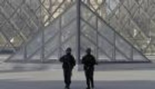 المصري منفذ هجوم "اللوفر" يرفض التحدث للمحققين