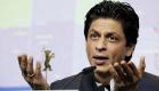 شاروخان في لحظة تواضع: العمل معي لا يصنع النجومية