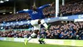 لوكاكو يحقق أرقاما قياسية بـ"سوبر هاتريك"