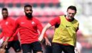 روبي كين يشارك في تدريبات الأهلي الإماراتي