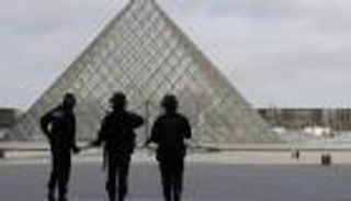 تحسن حالة منفذ هجوم اللوفر.. والـ"دي إن إيه" يحسم هويته