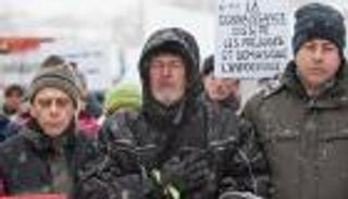 بالصور.. كنديون يتحدون الصقيع لإفشال "رسائل الحقد"