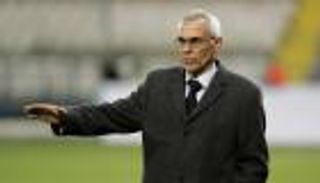 كوبر يواصل نحسه مع النهائيات