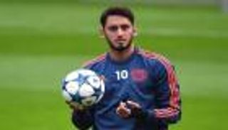 كالهانوجلو ينفي حديثه عن تشيلسي