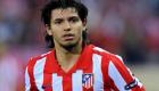 رئيس أتلتيكو يهاجم أجويرو بعد رحيله بـ6 سنوات