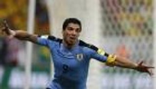 سواريز يحتفل بمرور 10 سنوات على ظهوره الدولي الأول