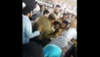 تقارير سعودية: القبض على شخص حاول إحراق الكعبة بالبنزين 