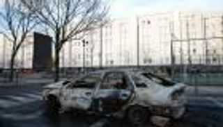 بالصور .. باريس .. احتجاجات ضد الشرطة وإحراق سيارات