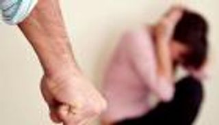 غضب نساء روسيا .. تخفيف عقوبة العنف الأسري