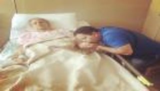 بالصور.. وفاة والدة الكوميدي المصري إدوارد