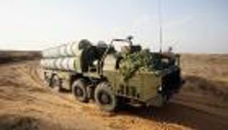 بالإنفوجراف.. روسيا وإيران تاريخ من "صفقات الصواريخ"