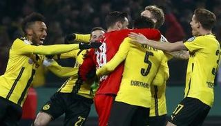 فرحة لاعبي دورتموند بعد التأهل