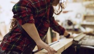 رفع الأحمال الثقيلة يقلل من خصوبة النساء