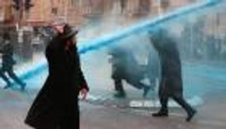 بالصور.. يهود متشددون يتظاهرون هربا من خدمة إسرائيل