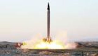 إيران تتحدى العالم بصاروخ باليستي جديد