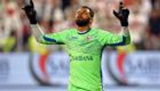 حارس الزمالك يخطف الأضواء في السوبر بـ4 لقطات
