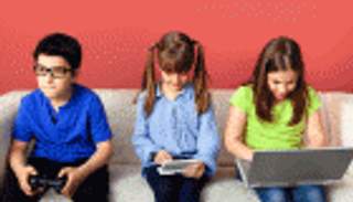 تحذير.. الأماكن المغلقة تضر بعيون أطفالكم