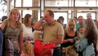 السياح يعودون إلى المطارات المصرية