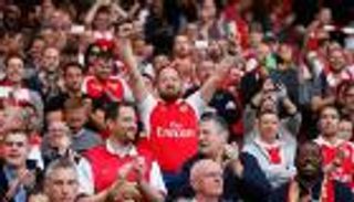 رسالة محيرة من جماهير أرسنال لفينجر أمام هال سيتي
