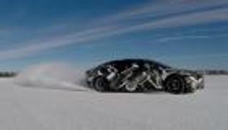 بالفيديو.. سيارة لوسيد الكهربائية ترقص على الجليد