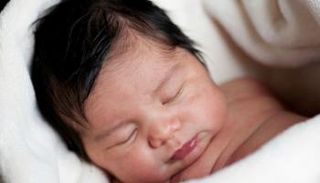 طفل رضيع نائم