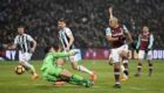 نجم الجزائر يساهم في رقم مميز لوست هام