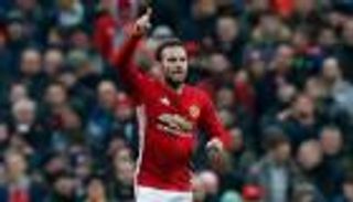 بالفيديو.. ماتا يحيي تقليدا قديما لميسي