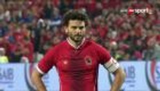 شاهد.. إعلامي مصري يسخر من ركلة جزاء قائد الأهلي