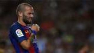 لاعبو برشلونة يؤجلون دعمهم لفيدال لما بعد "الأبطال"