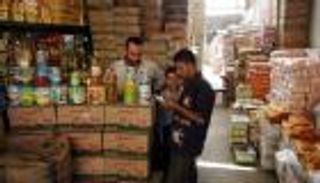 الدولار يواصل نزوله.. ومصريون يأملون انخفاضا مماثلا للأسعار