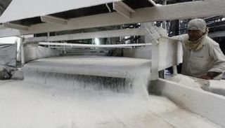 أكبر مستهلك للسكر في العالم يحتاج 1.5 مليون طن 