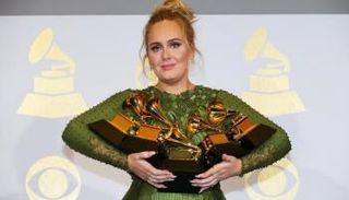 المطربة أديل