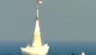 أول صاروخ باكستاني نووي يطلق من غواصة