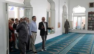 فيون يدعو الفرنسيين المسلمين إلى 