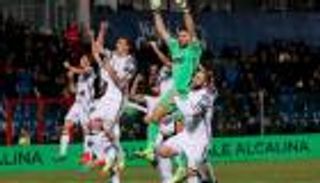 ثنائية هيجواين في كالياري تقود يوفنتوس لتعزيز الصدارة