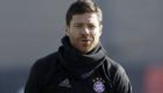 البايرن يستعيد ألونسو قبل مواجهة أرسنال