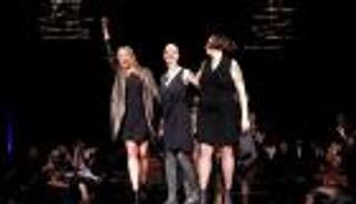 ناجيات من سرطان الثدي عارضات أزياء في حفل خيري بنيويورك