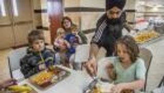 أحد أنصار ترامب "لاجئ" في معبد هندوسي