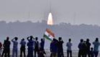 إنفوجراف.. الهند تسجل رقما قياسيا في إطلاق الأقمار الصناعية