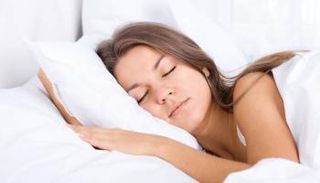 نفقد يوميا ملايين خلايا الجلد التي تتغذى عليها آفات الوسائد