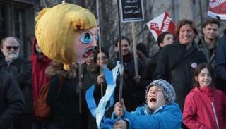 المظاهرات ضد قرار حظر السفر مستمرة - الفرنسية