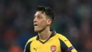 جماهير أرسنال تنتقد أداء أوزيل ضد بايرن ميونيخ