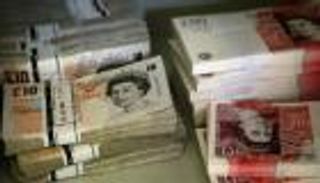 "الإسترليني" يهوي بفعل تراجع مبيعات التجزئة