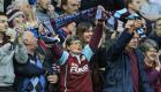 بيرنلي يكرم أعضاءه المسنين بدور "التمائم"