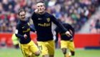 جاميرو يهدي "هاتريك خيخون" لجدته الراحلة