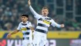 ميلان يراقب نجمي جلادباخ