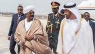 محمد بن زايد يبحث مع الرئيس السوداني تعزيز العلاقات الأخوية