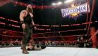 سترومان يدمر رينز بعد محاولته الاعتداء عليه