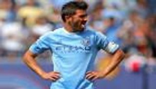 "الفيديو" يحول "إنذار" ديفيد فيا إلى "طرد"